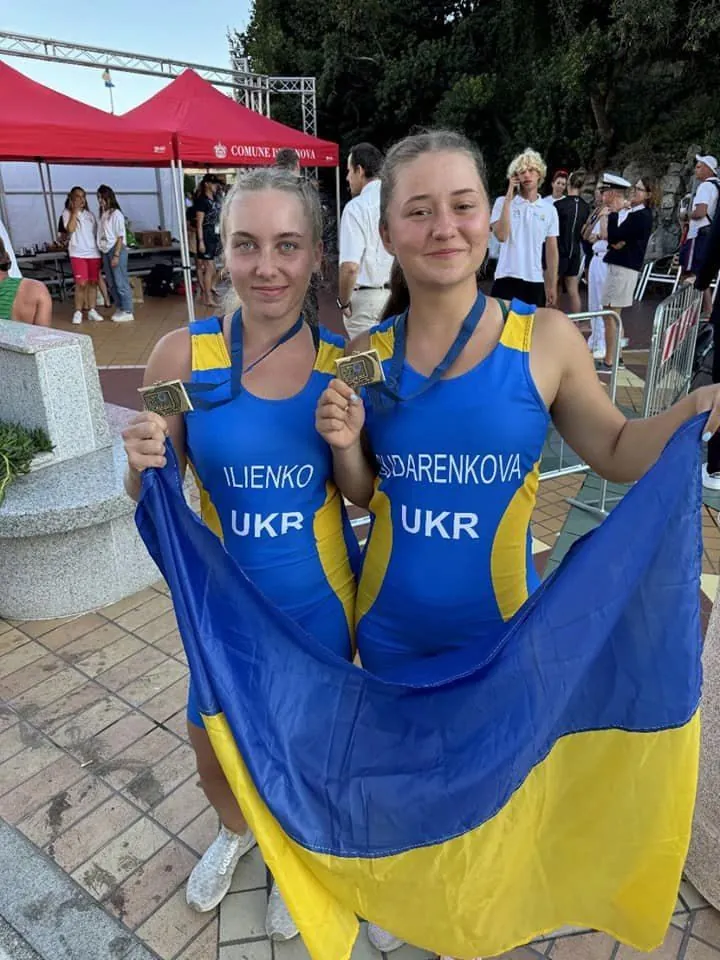 Українські спортсменки вибороли бронзову медаль на чемпіонаті світу з прибережного веслування | УНН